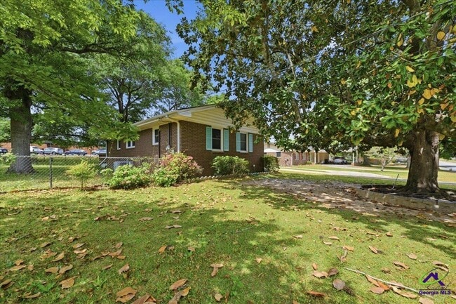 Building Photo - 202 Self St