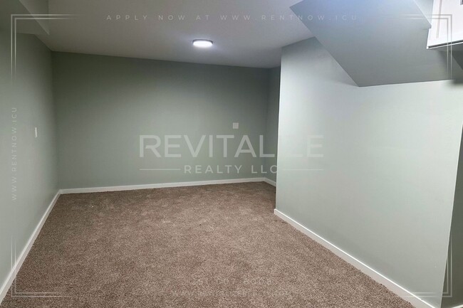 Building Photo - COMING SOON: Newly Renovated 3 Bed, 1.5 Ba...