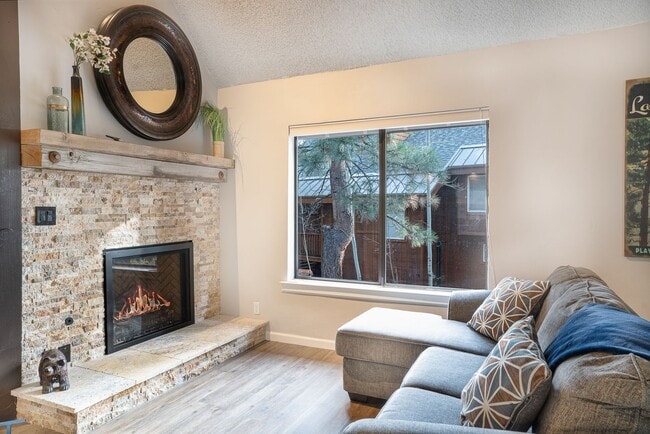 Building Photo - SKI LEASE:  Family Home with 1-Car Garage,...