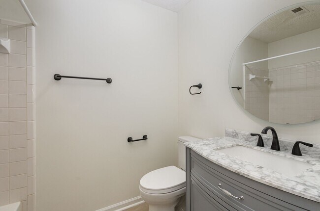 Building Photo - Delightful 2-bedroom, 2-bathroom condo