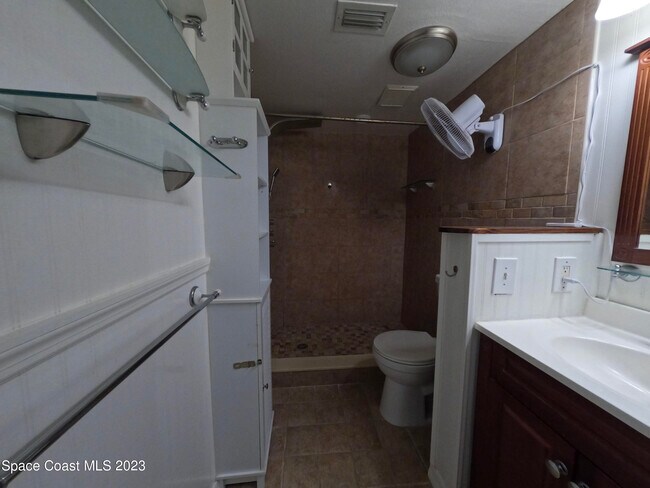 Building Photo - 3135 Shady Dell Ln