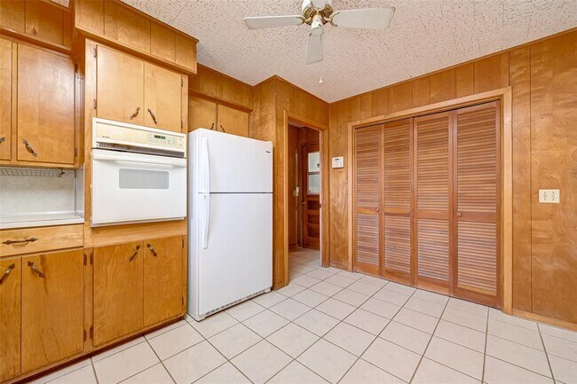 Building Photo - 16711 US-90 ALT