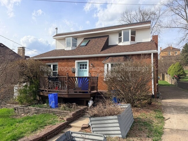 Building Photo - 521 Farnsworth St