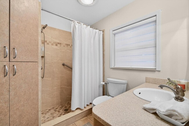 Building Photo - 10546 53rd Ave N