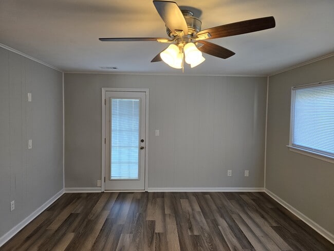 Family Room - 1584 Boles Pl