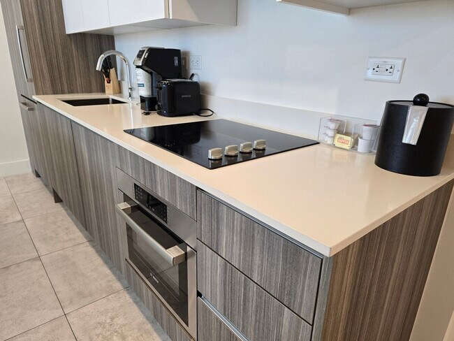 Building Photo - 190 SW 8th St