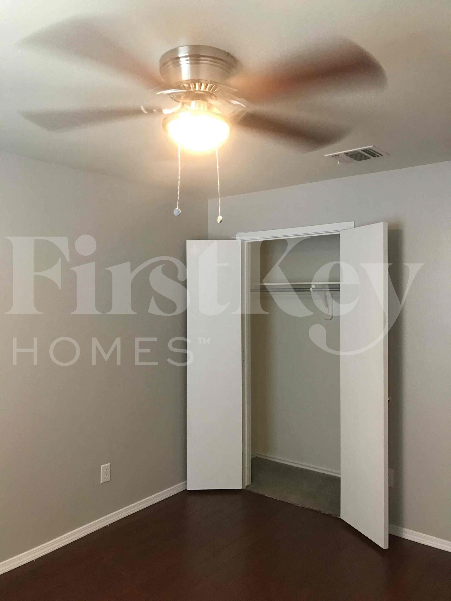 Building Photo - 10631 S Shaenridge