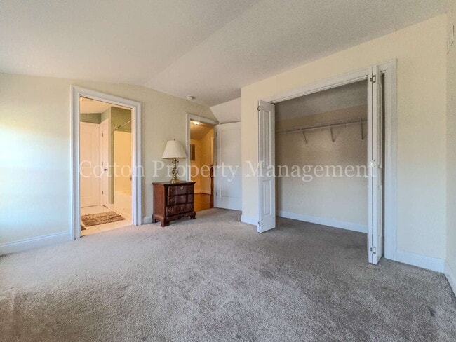 Building Photo - 102 Blossom Cir