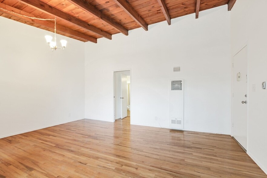 Building Photo - 978 S Barrington Ave