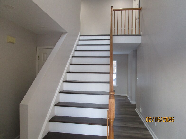 Building Photo - 465 Pfister Rd