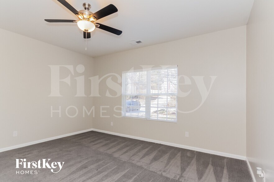 Building Photo - 12204 Flatbush Dr