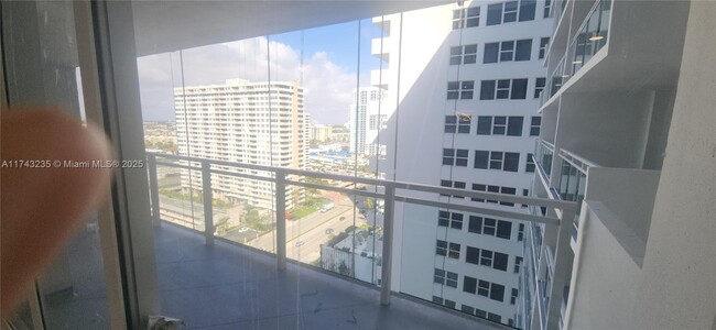 Building Photo - 2030 S Ocean Dr