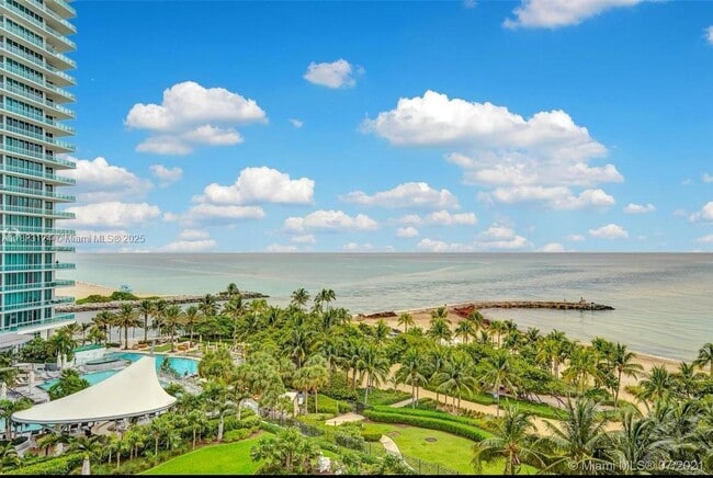 Primary Photo - 10275 Collins Ave