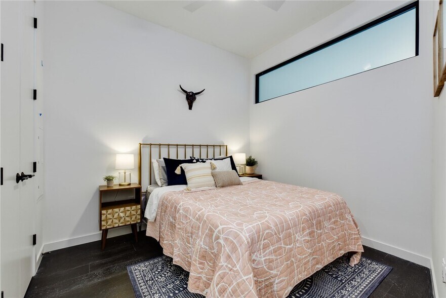 Building Photo - 800 Embassy Dr