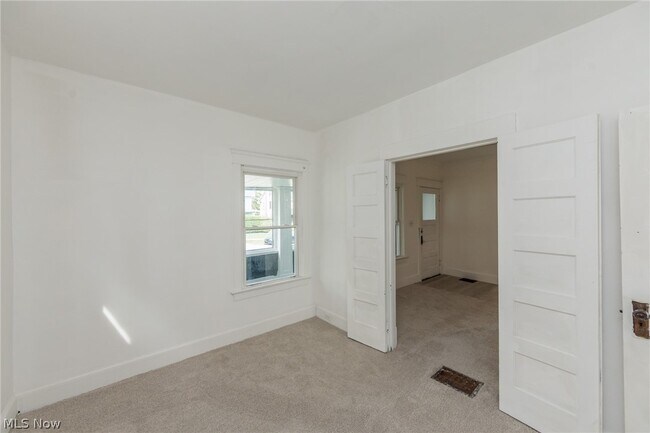 Building Photo - 1519 Ridgewood Ave