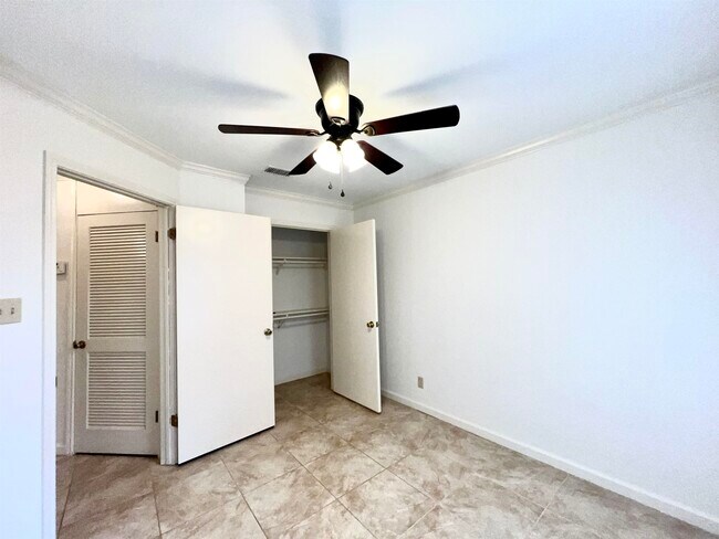 Building Photo - 601 St James Dr