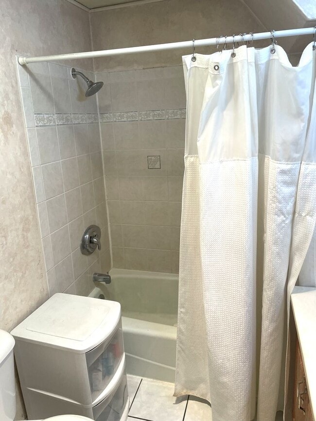 Building Photo - 3114 N Newhall St