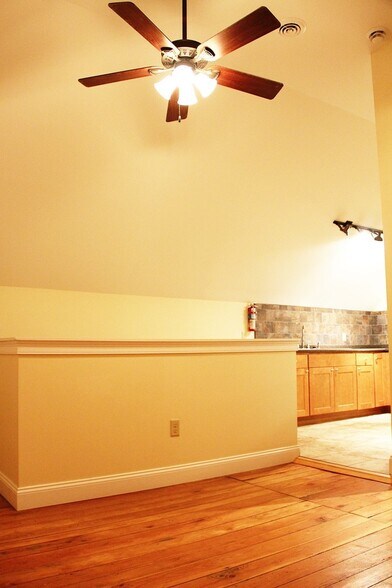 Building Photo - 162 North St