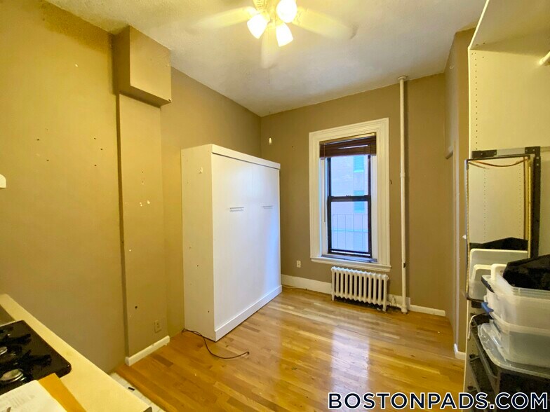 Building Photo - 270 Newbury St