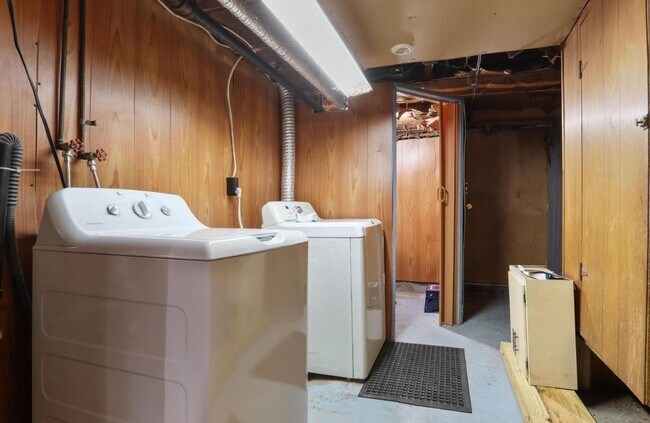 Building Photo - 627 4th St