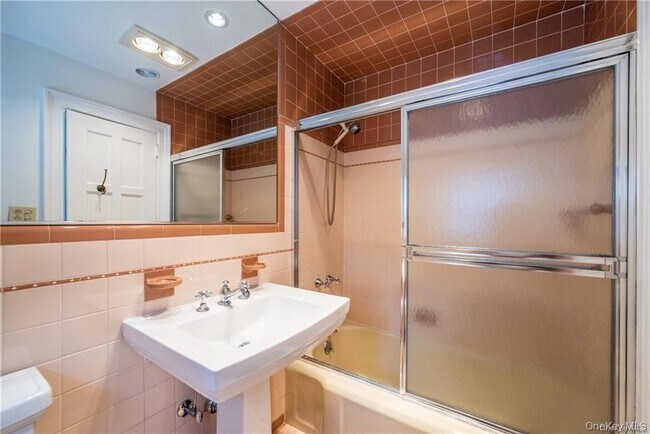 Building Photo - 25 Jerome Ave