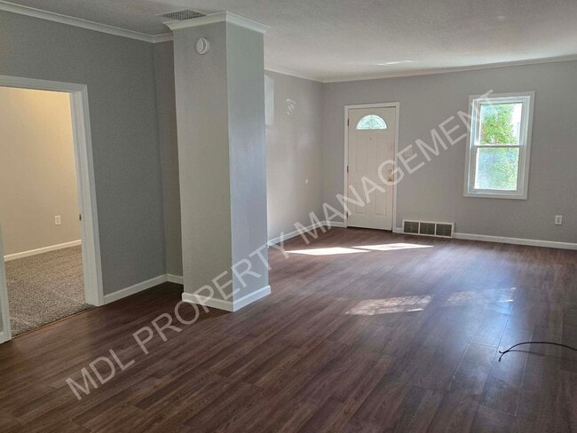 Building Photo - Spacious 3-Bedroom Home