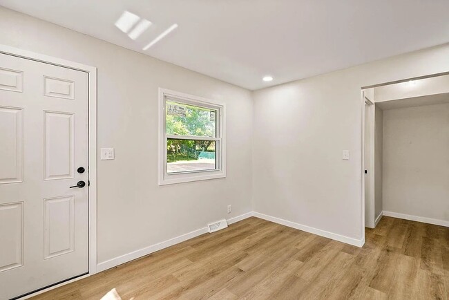 Dinning Room - 3550 Monarch Dr