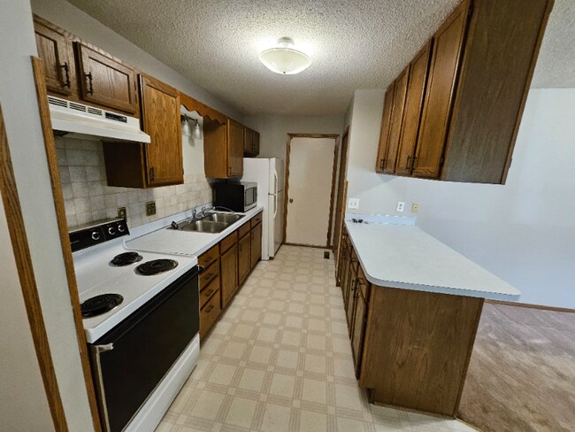 Building Photo - 2421 Grenadier Ave N