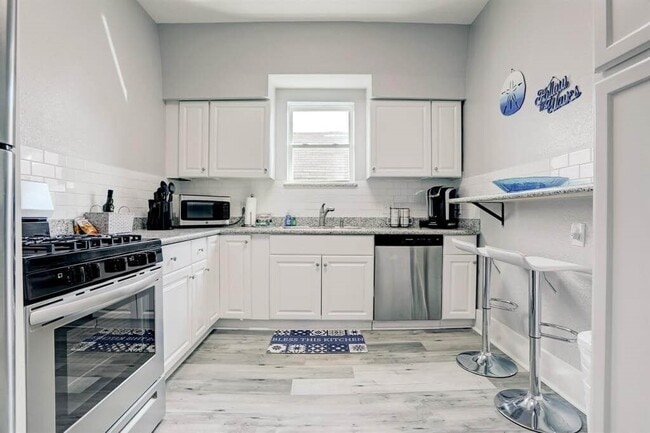 Building Photo - 4017 M Ave