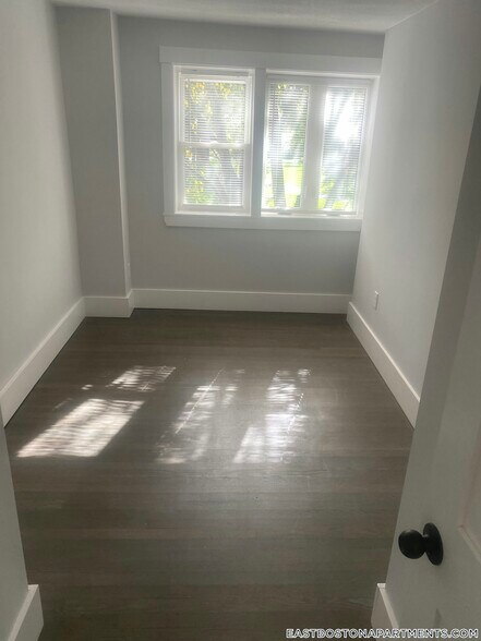 Building Photo - 118 Marginal St