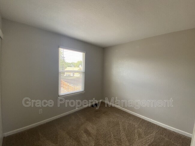 Building Photo - 9371 Bellaire Dr