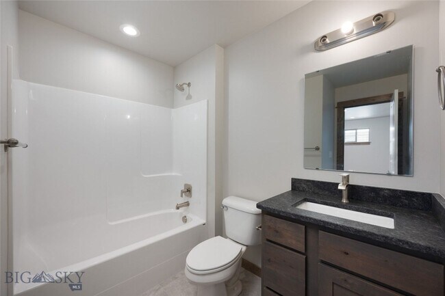 Building Photo - 2009 Ross Wy