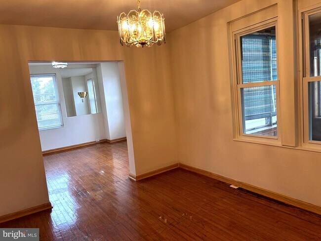 Building Photo - 6401 Clearspring Rd