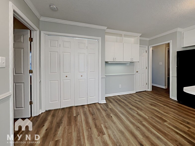 Building Photo - 117 Creekstone Dr