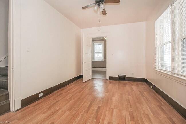 Building Photo - 1312 W 91st St