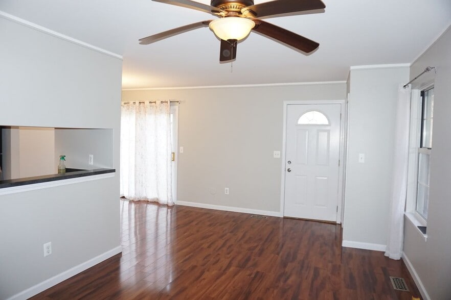Building Photo - 33647 Bayview Dr