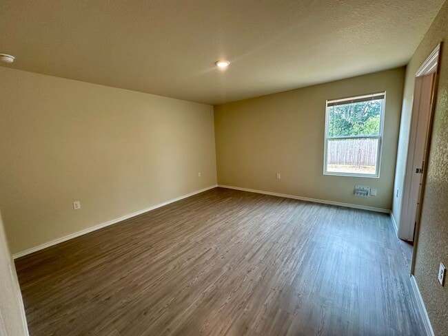 Building Photo - *Cozy 3/2 Single Story on Greenbelt* Gas C...