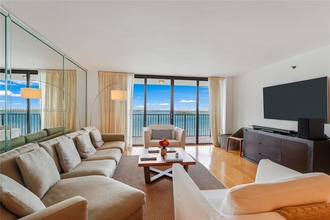 Building Photo - 801 N Venetian Dr