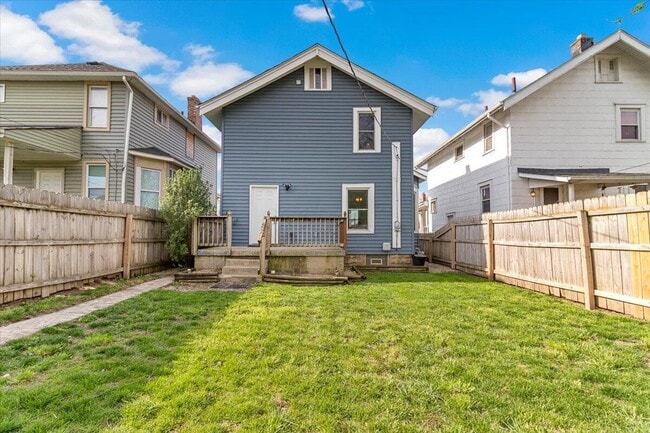 Building Photo - 866 E Starr Ave