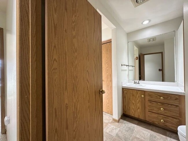 Building Photo - 2 Bedroom 2 bath home with views of the Na...