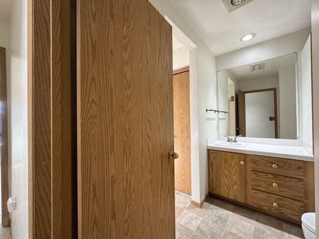 Building Photo - SPECIAL OFFER!!!! 2 Bedroom 2 bath home wi...