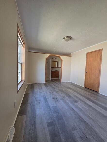 Building Photo - 1511 Mydland Rd