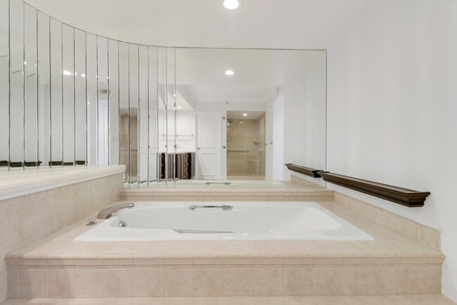 Building Photo - 5380 N Ocean Dr