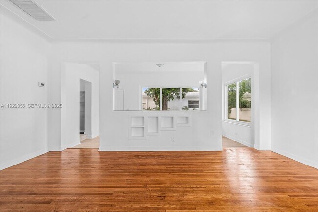 Building Photo - 201 S Biscayne River Dr