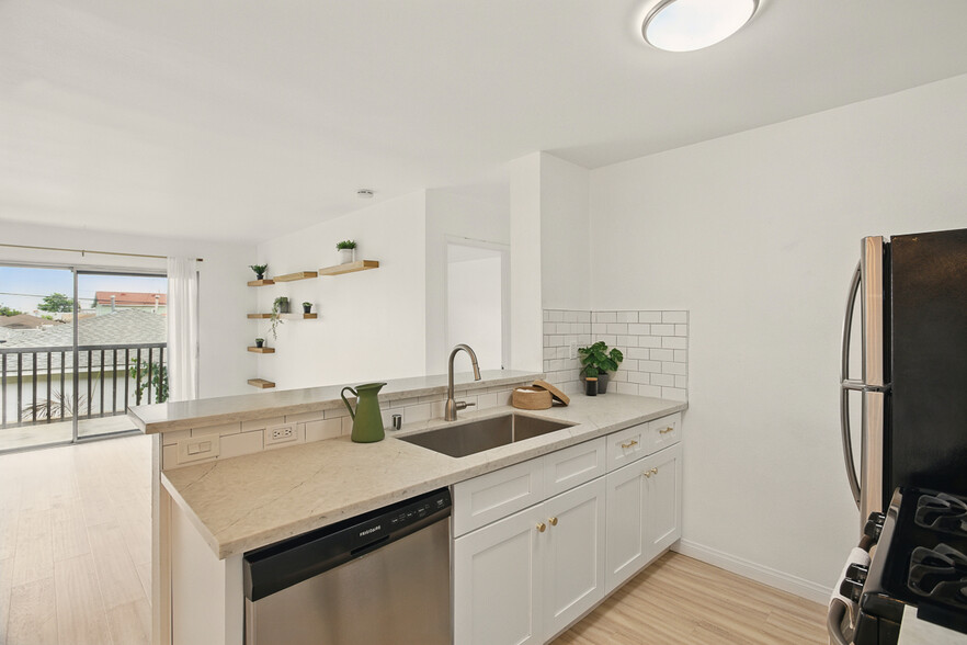 Building Photo - 4727 W 147th St