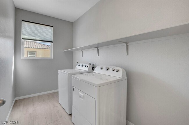 Building Photo - 8067 Tank Loop St