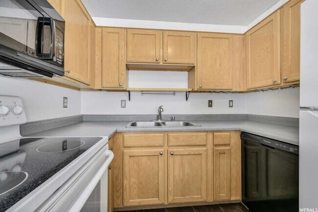 Building Photo - 260 N Bliss Ct