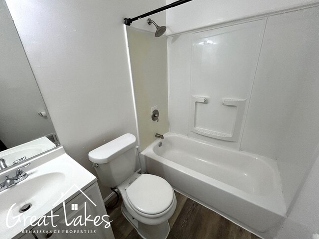 Building Photo - Charming 3 Bedroom 1 Bathroom now availabl...