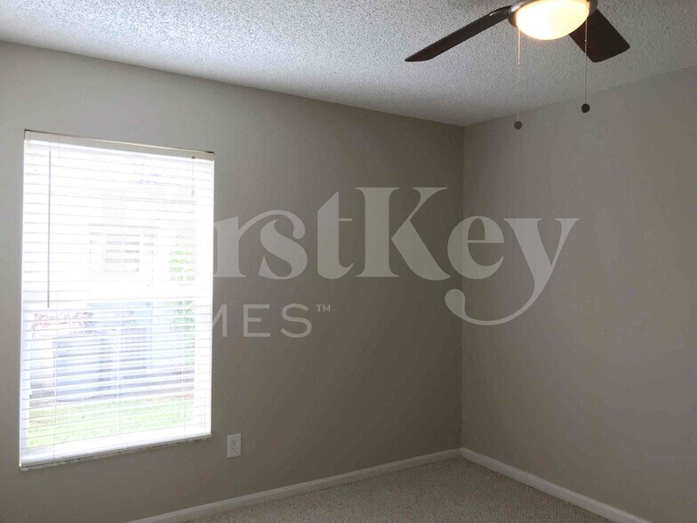 Building Photo - 3600 Molona Dr