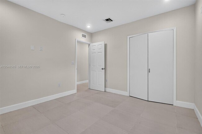 Building Photo - 12800 NE 11th Ave